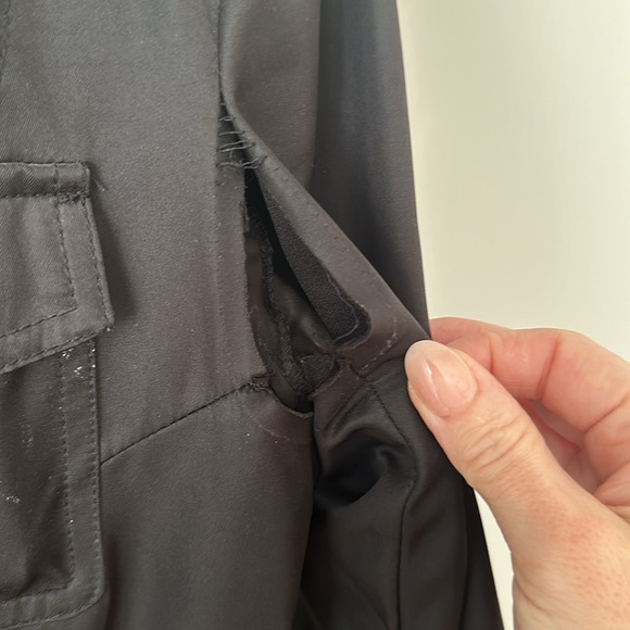 Needs repair! Kenneth Cole rain jacket - Picture 3 of 5